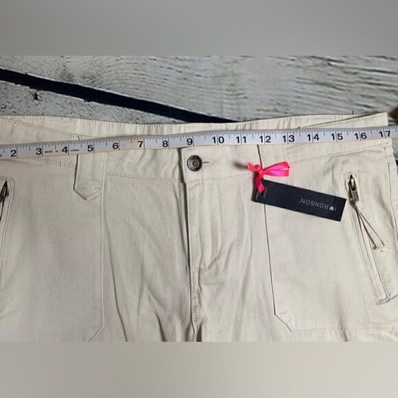 🆕🔮 I LOVE RONSON | Off White Shorts Size 10 - Picture 4 of 6